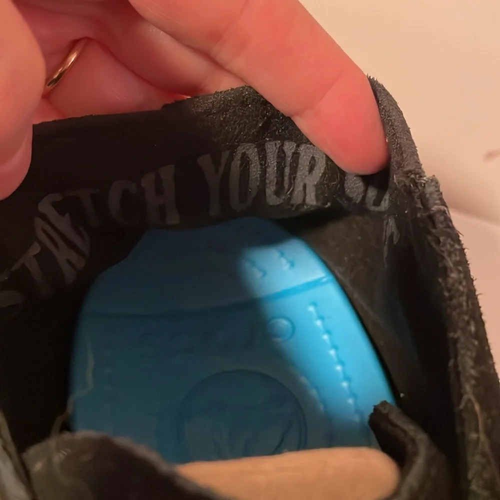 CROCS stretch your